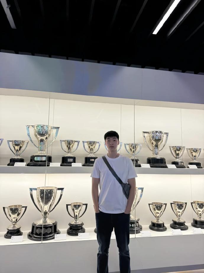 张峻豪在自己社媒展示了一些自己在西班牙的照片，与黄秋实一样结束了西班牙联赛的征程