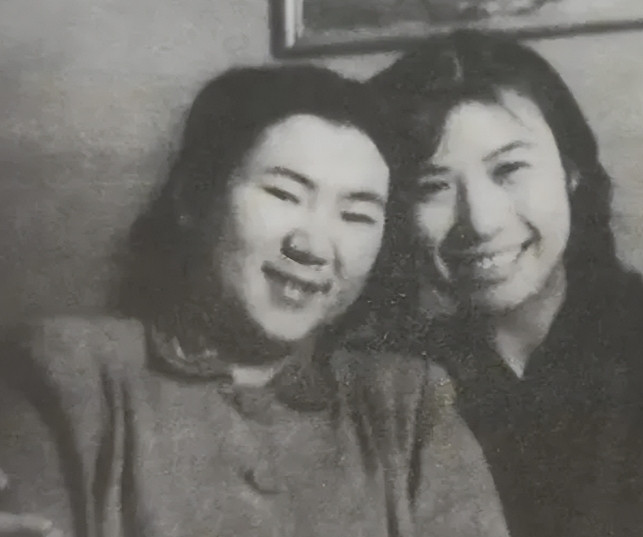 1943年，一17岁中国少女被抓进了纳粹集中营。突然，德国士兵在少女的身上发现了