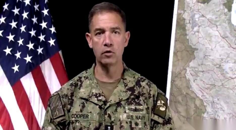 那片窄得像喉咙眼儿的海峡，霍尔木兹，现在进去了两艘大家伙——美国的两艘导弹驱逐舰