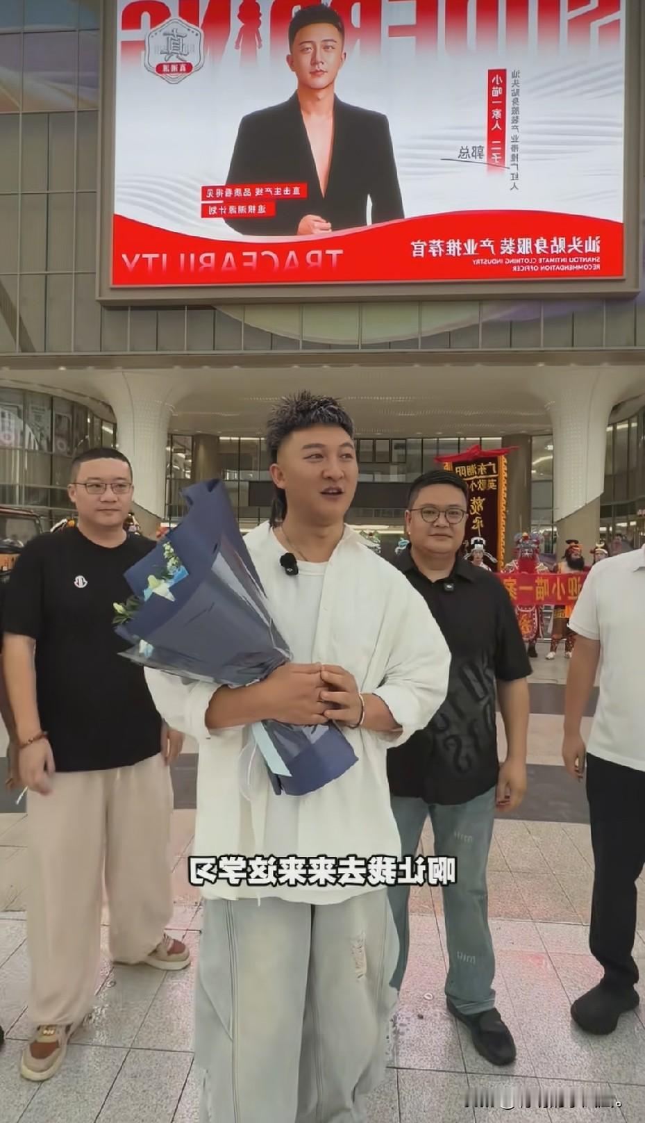 小故事！二子真的变了，他愈发优秀了，简直是改头换面的巨大转变。