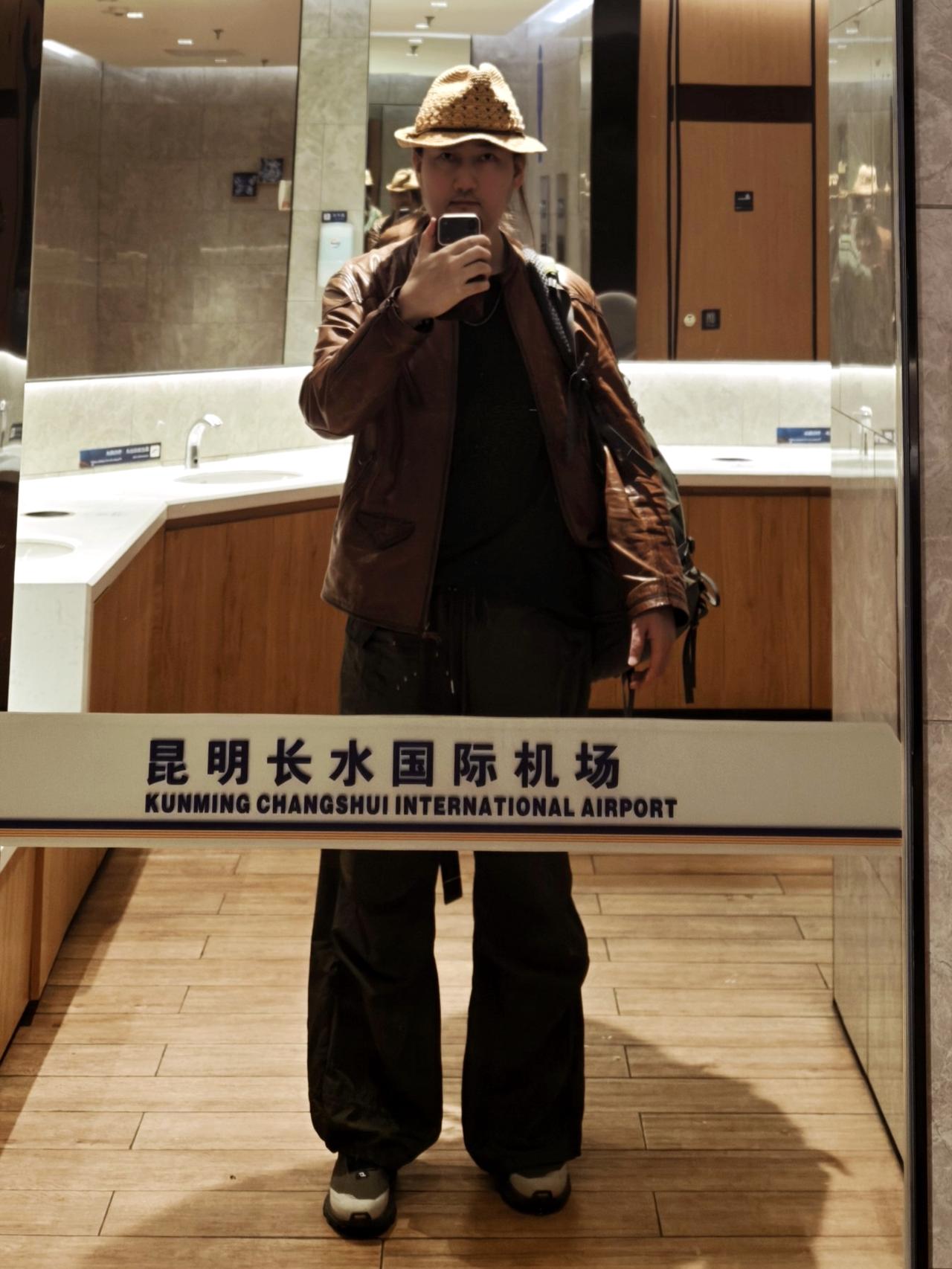 落地昆明长水机场，还没出登机口，就有地服人员喊话接待，专门开了转机通道，指导了路