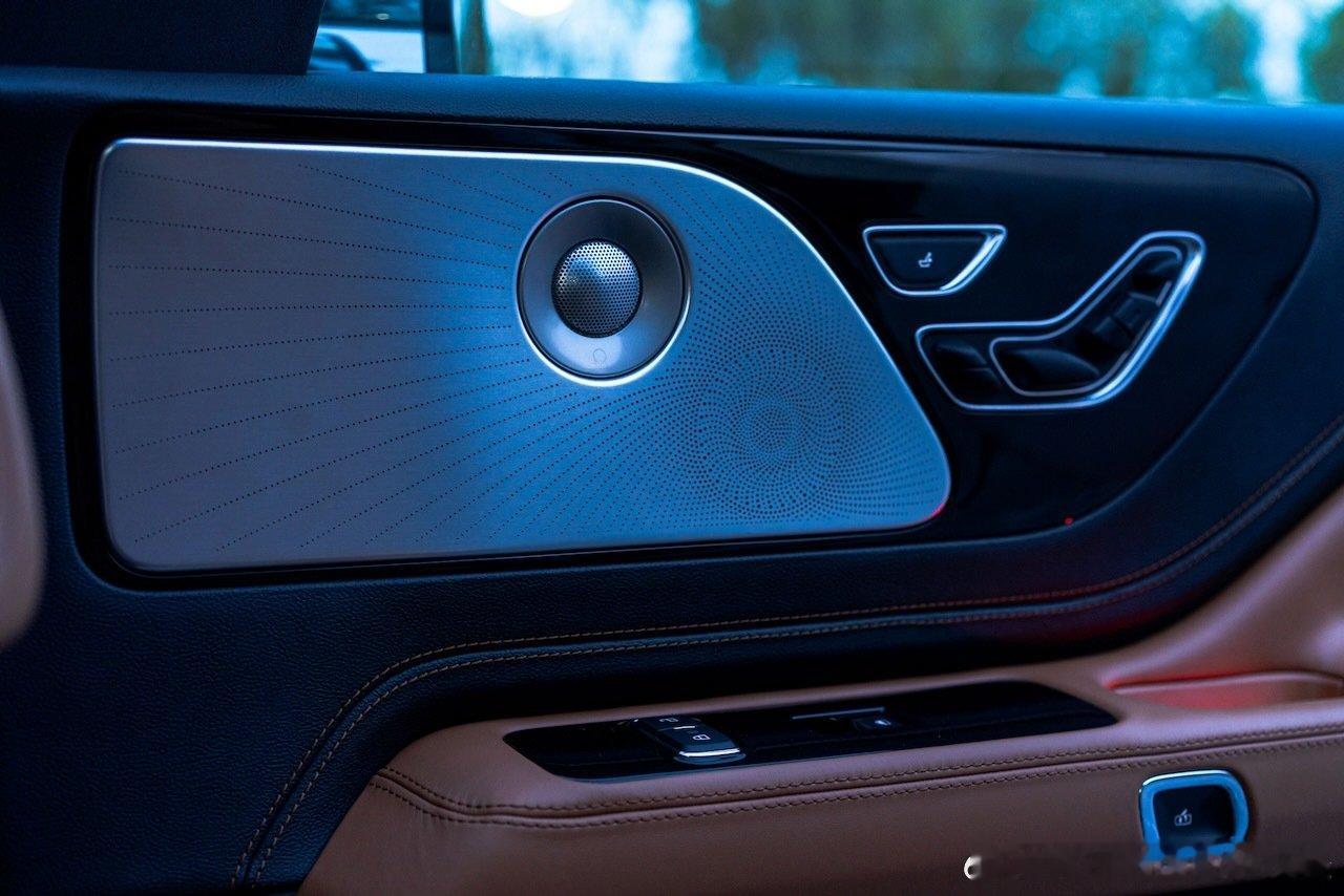 从汽车工业早期，林肯就将豪华基因深植品牌。首台V8的ModelL、首款数字仪表