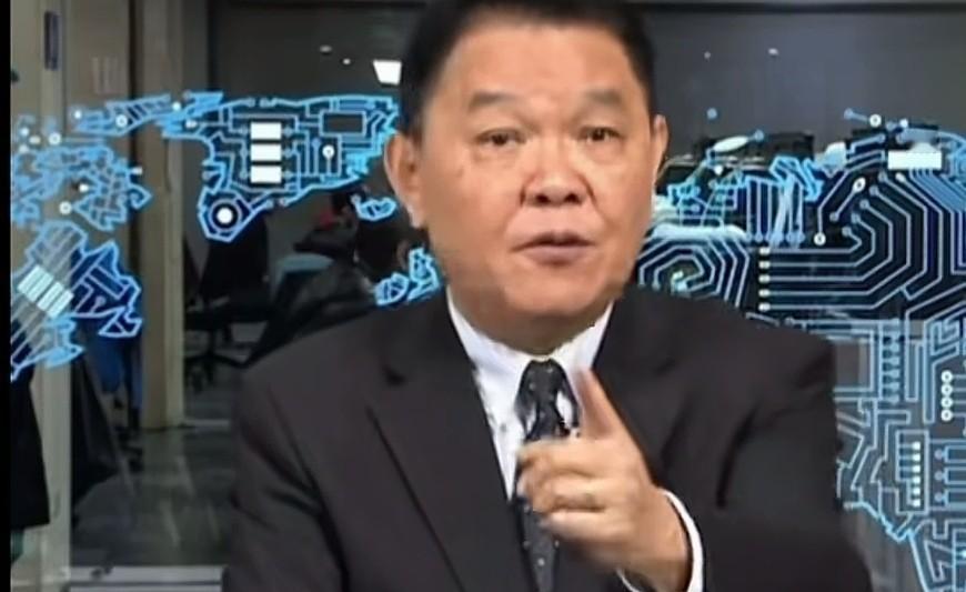 台湾学者黄征辉通过电视喊话岛内民众，跟国民党主席郑丽文走，两岸统一后台湾人会过得