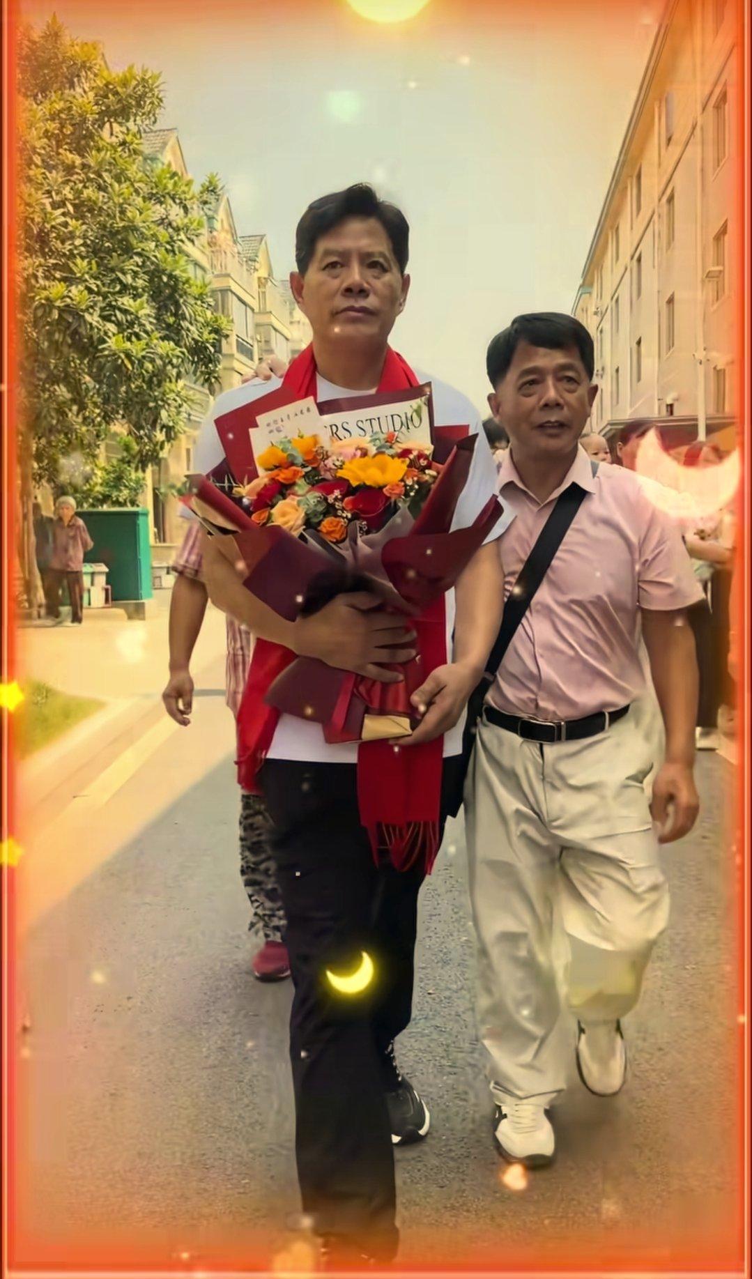 【失散58年的同卵双胞胎重逢：脸长得一模一样，身高竟差了整整20厘米！】浙江海