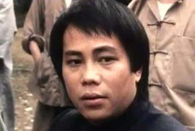 1972年，梁小龙练完功准备回家。因为当时的香港是英国租界，所以有很多外