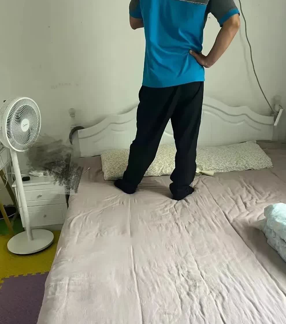 山东，一名女子家的空调发生了故障，于是请了维修师傅上门检修，没想到的是，师傅没有