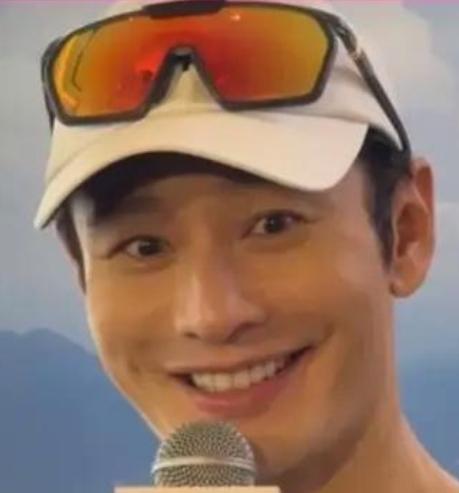 2026年3月26日，黄晓明亮相香港马拉松赛事，在接受采访时透露今年没接戏。他表