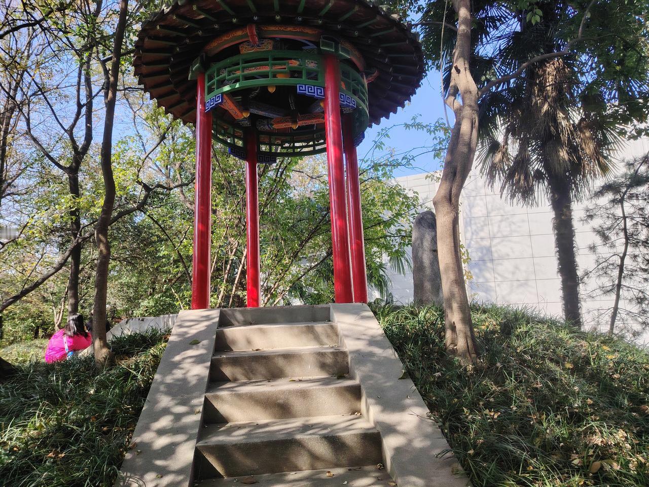 高级职称可否破格晋升李老师身为初三年级组长，教学成果斐然，学校有意举荐他晋升高