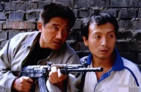 2000年，导演陈国军筹拍《末路1997》，没想到出演“白宝山”的吴姓演员临时抬