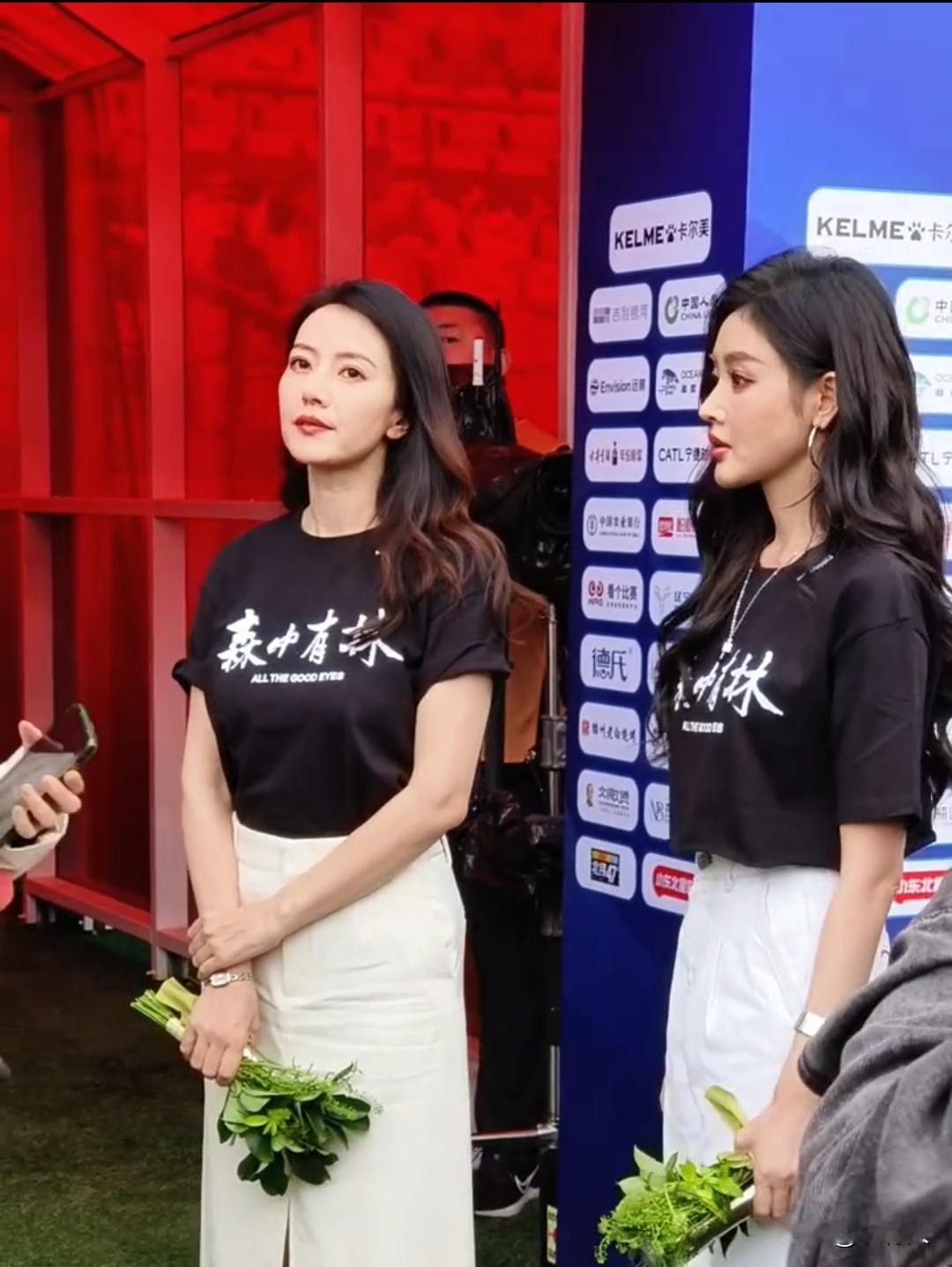 我个人喜欢高圆圆的脸型，线条流畅。瓜子脸但又不是太尖，看起来气质优雅知性美。你知