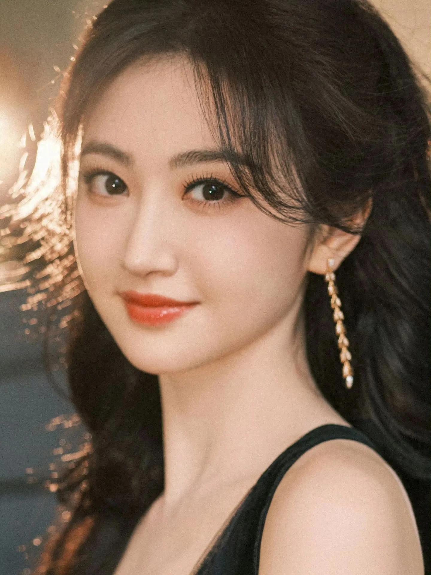 景甜星光大赏魅力造型：美如画中仙！