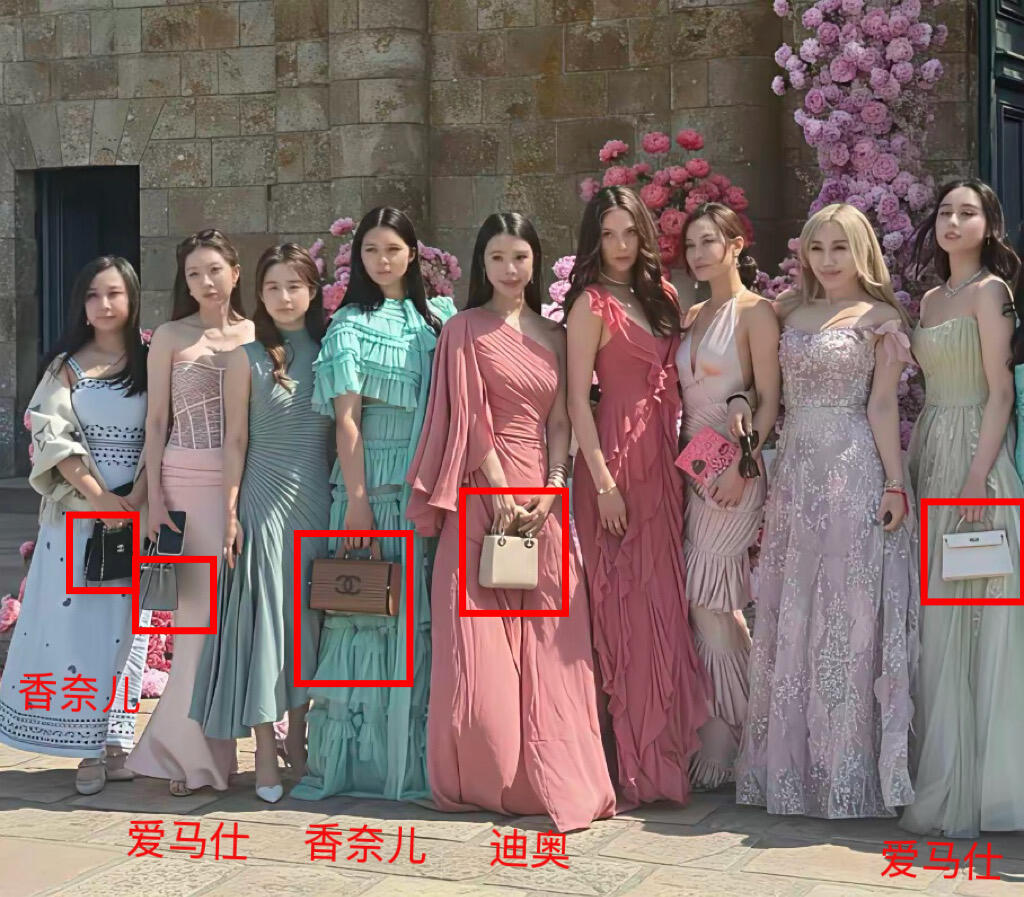 奚梦瑶婚礼伴娘团包包揭秘：现实版三十而已就没有一个穷的么！