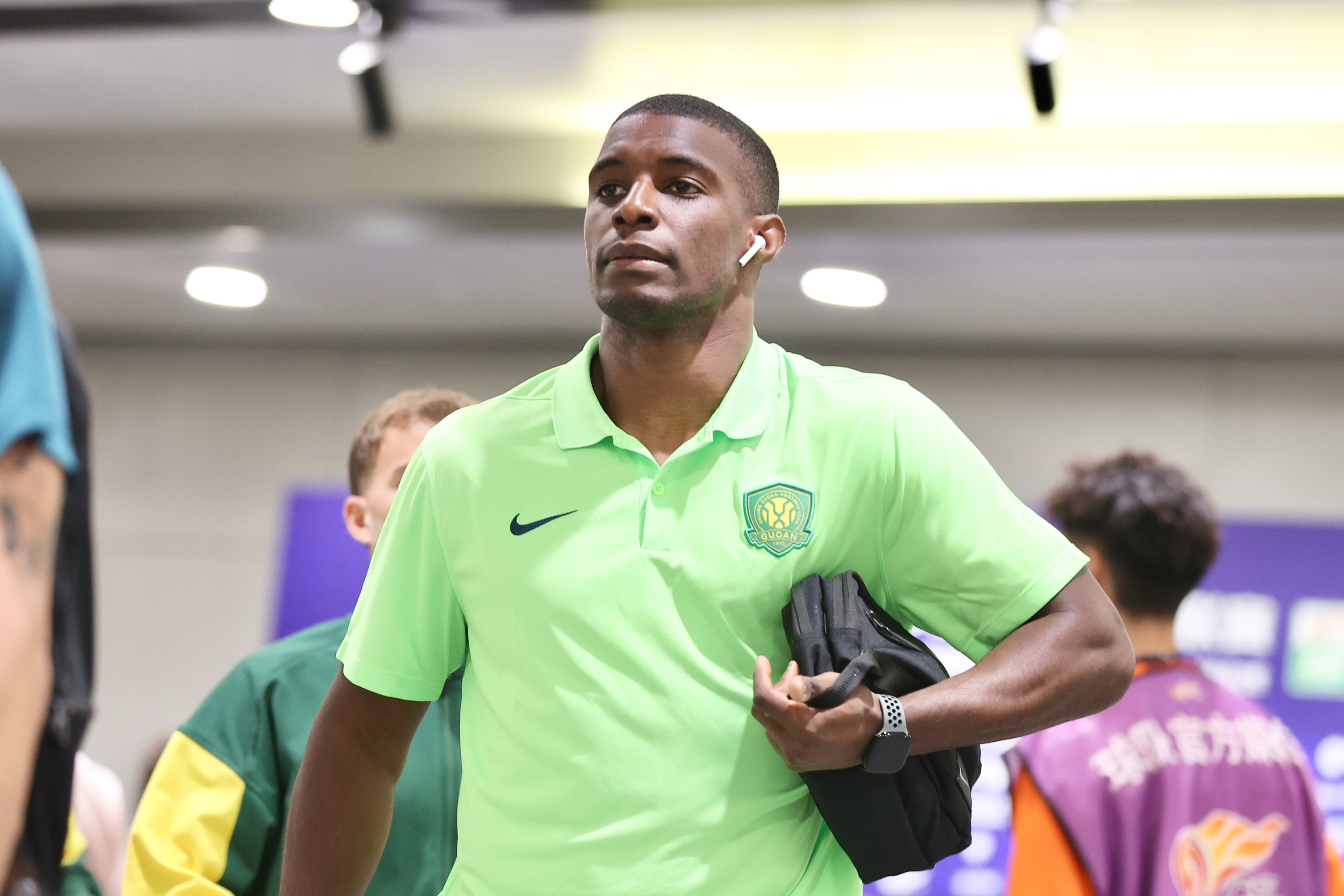 足球报点评国安外援: 仅法比奥一人高光, 后腰位置不符合达万特点