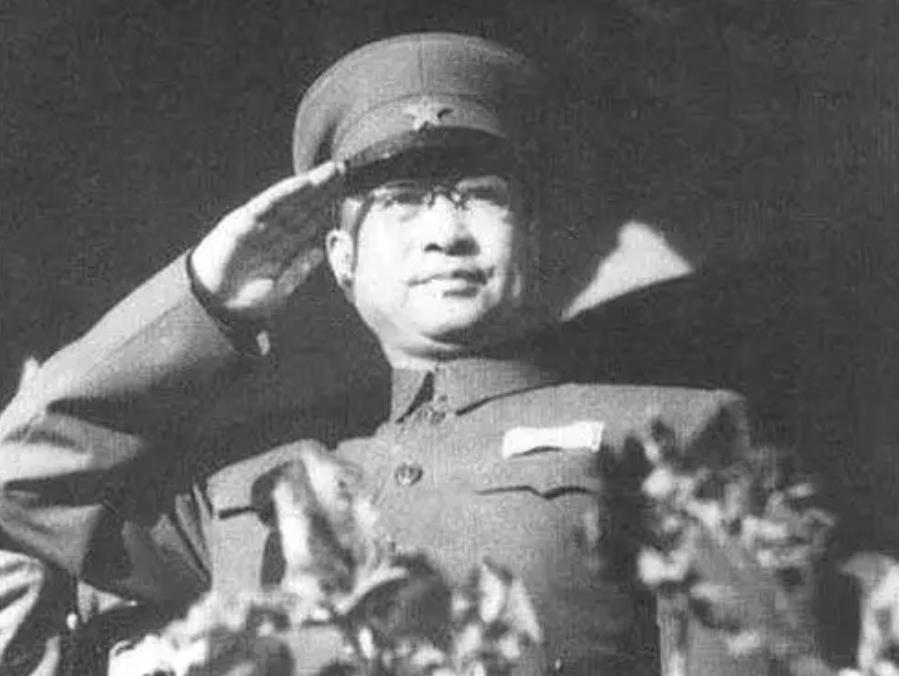 宋庆龄往返北京，陈赓睡过头耽误接机，手下：您师母不会怪罪的1950年代的某一天