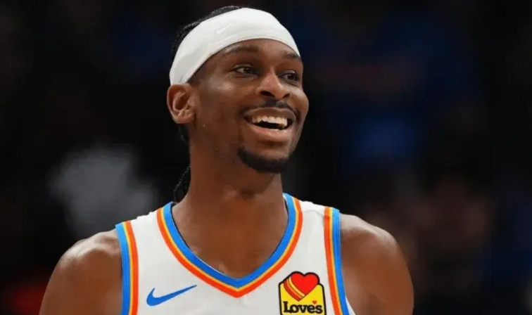 没有任何悬念了，本赛季常规赛MVP肯定在以下两人中产生：1.亚历山大：70%