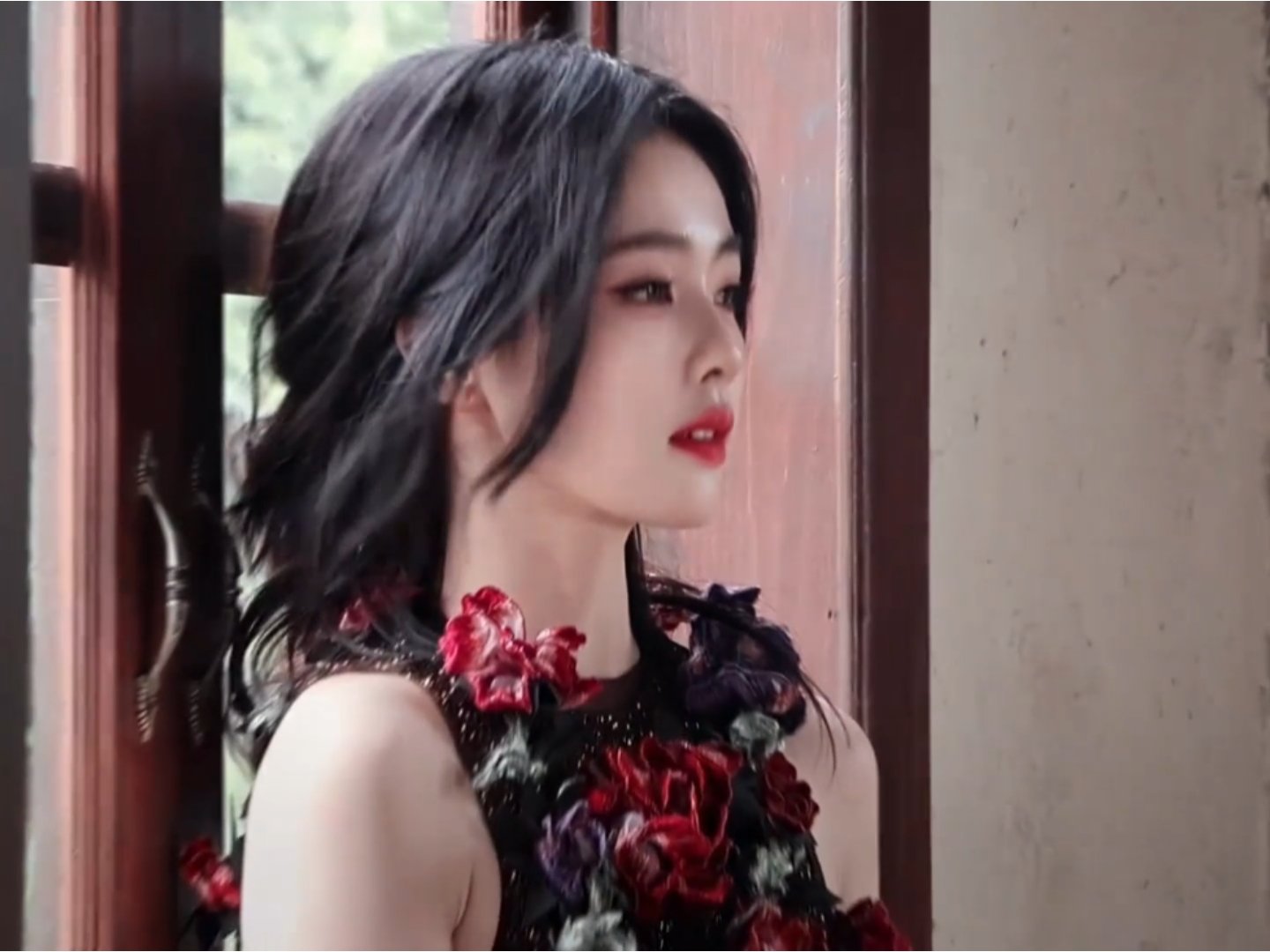 暗夜玫瑰🌹👑我一直eat不到这个白鹿...白鹿暗夜玫瑰造型白鹿新裙子花团锦