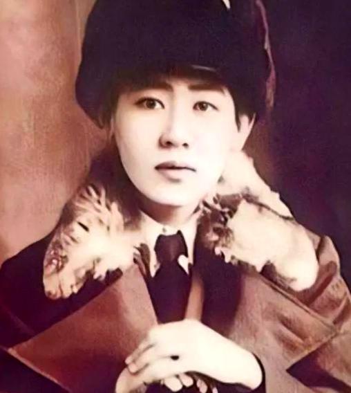 1945年，川岛芳子落入军统手中，任凭特务们百般拷打，她始终咬紧牙关不发一言。直