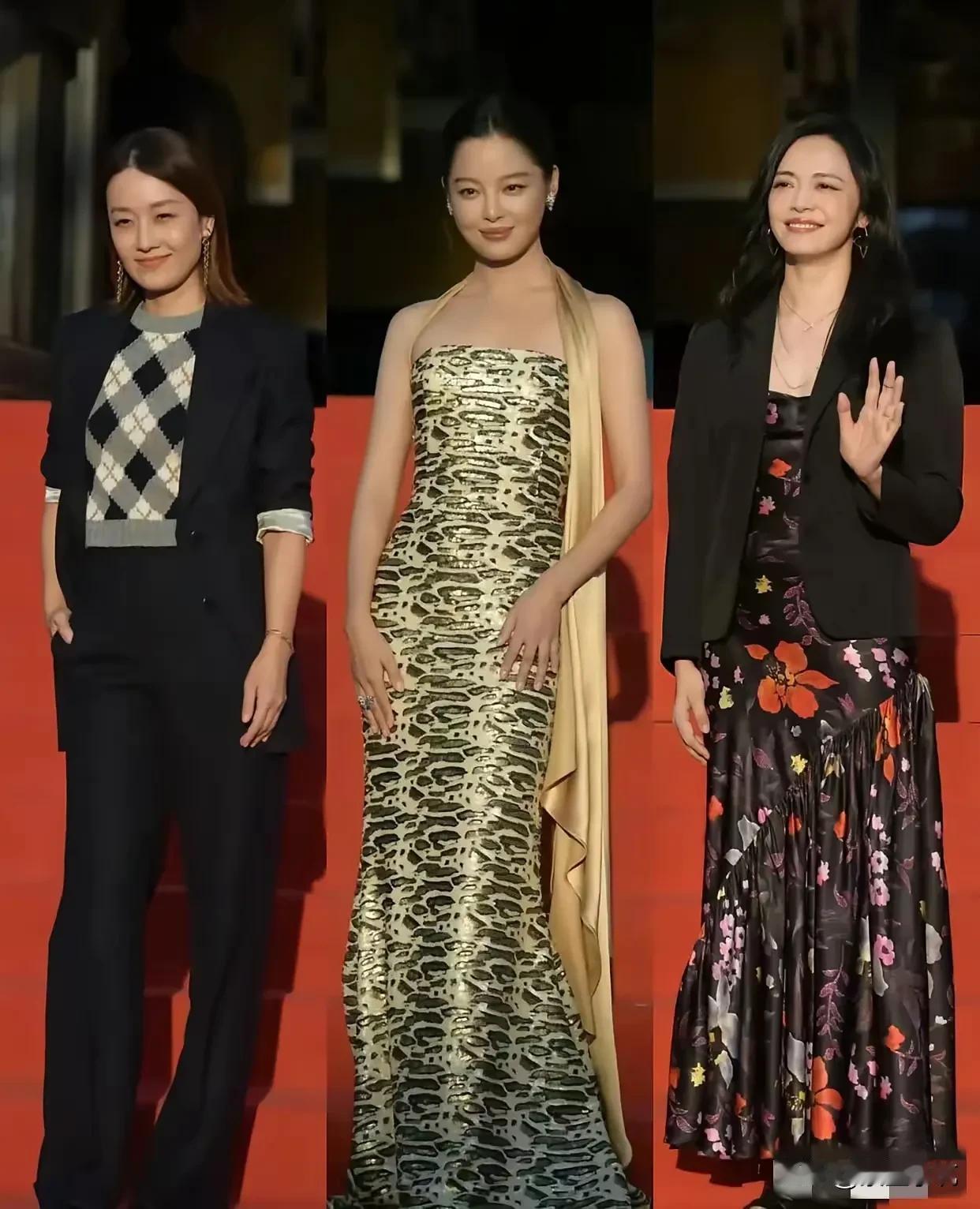 三美同框大PK。论颜值，辛芷蕾当属最美，精致圆润的脸蛋，搭配婀娜多姿的身材，着
