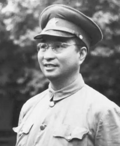 1960年，哈军工院长陈赓办公室冲进一个女孩，她大声问：“凭什么不录取我，我就要