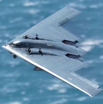 别被美军B-2唬住了，B-2隐身轰炸机有个致命弱点！由于B-2轰炸机完全放弃了速