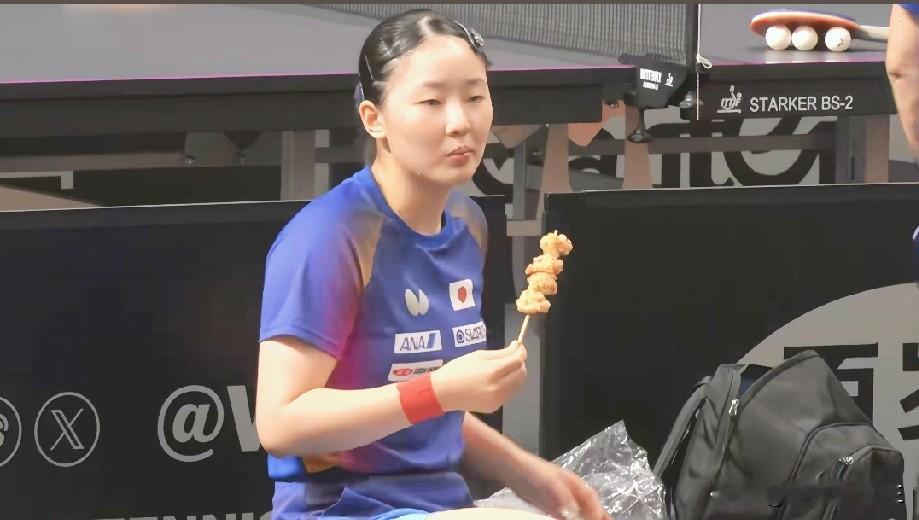 张本美和3:2逆转陈熠之后，大家看看她吃的啥？有人说是烤面筋，有人说是炸土豆