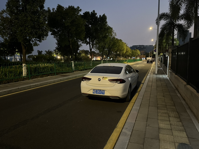 破君威真不值得买提车3个多月，整体用车感受还不错，首保回老家保养的，四儿子店很