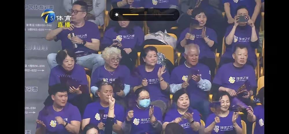 玩不起，天津球迷不承认上赛季冠军是江苏女排。荒诞的理由，竟然是李盈莹、王艺竹和