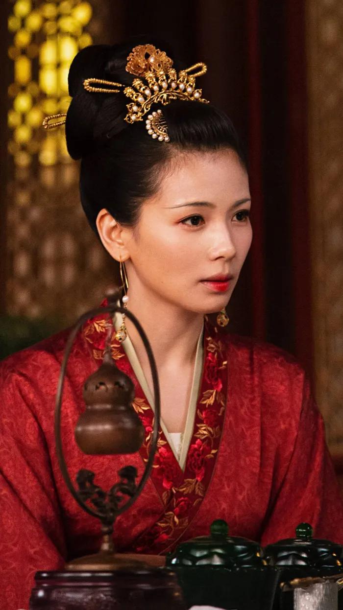 984年，15岁的刘娥被丈夫贱卖给当官的做妾。几年后，刘娥竟一跃成为皇后。没想到