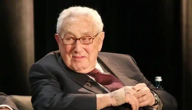 一旦中美开战，美军将全面轰炸中国？100岁的基辛格早就发出过警告：“美国盟友再多