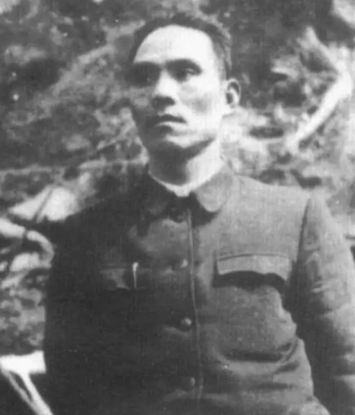1987年韦杰病逝，妻子主动将他名下豪车交还成都军区，军区很为难的回答道：这个档