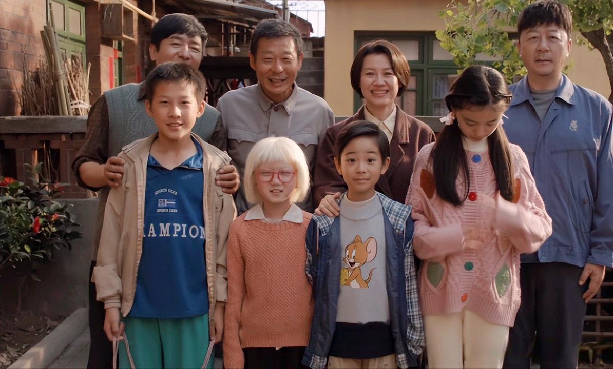 央一黄金档今晚开播！郭涛刘琳再搭年代剧王炸，首播就把观众看哭！1998年的北方厂