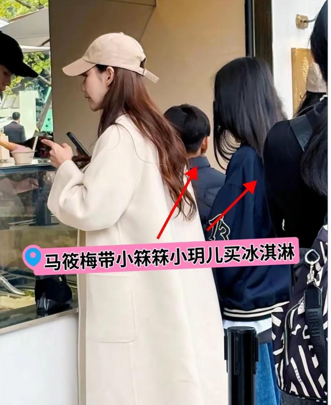 这次汪小菲一家现身成都，原来也是马筱梅妈妈带两个孩子从台湾直飞成都，然后一家人在