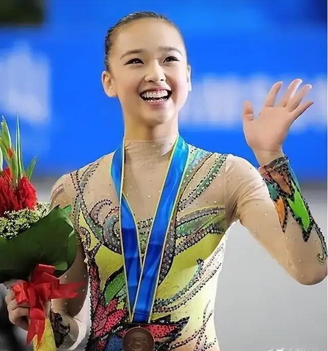 当年被骂”卖国贼”，苦追韩国体操公主8年的中国冠军，23年后活成了所有人羡慕的样