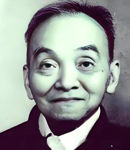 1949年，地下党被判死刑，临行刑前去上厕所，看守意味深长地说：“早去早回”，地