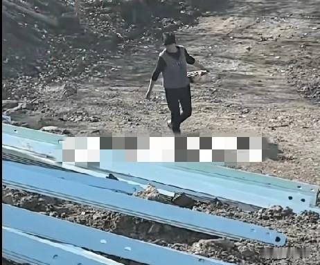 近日，山东日照，一群河南工人在山东安装电塔，附近村民每天走路来送吃的，又是送水又