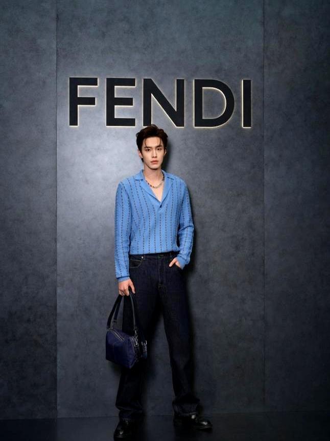 芬迪这波操作，有点意思啊！许凯形象大使到期后，男星这边眼看就空了个位置。