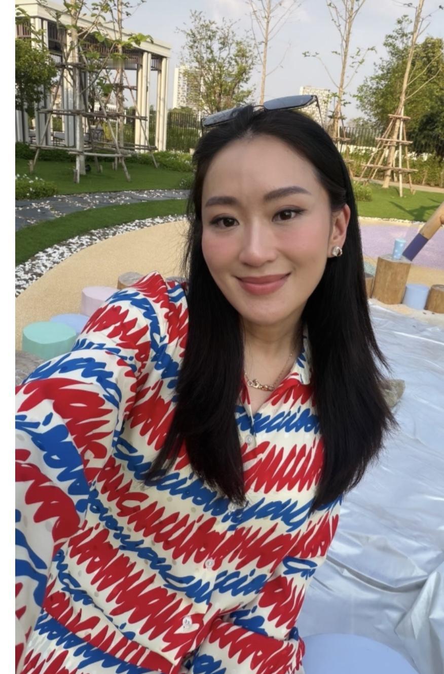 佩通坦也太幸福了吧！2月14日，情人节，佩通坦个老公，儿子，女儿以及朋友一起度过