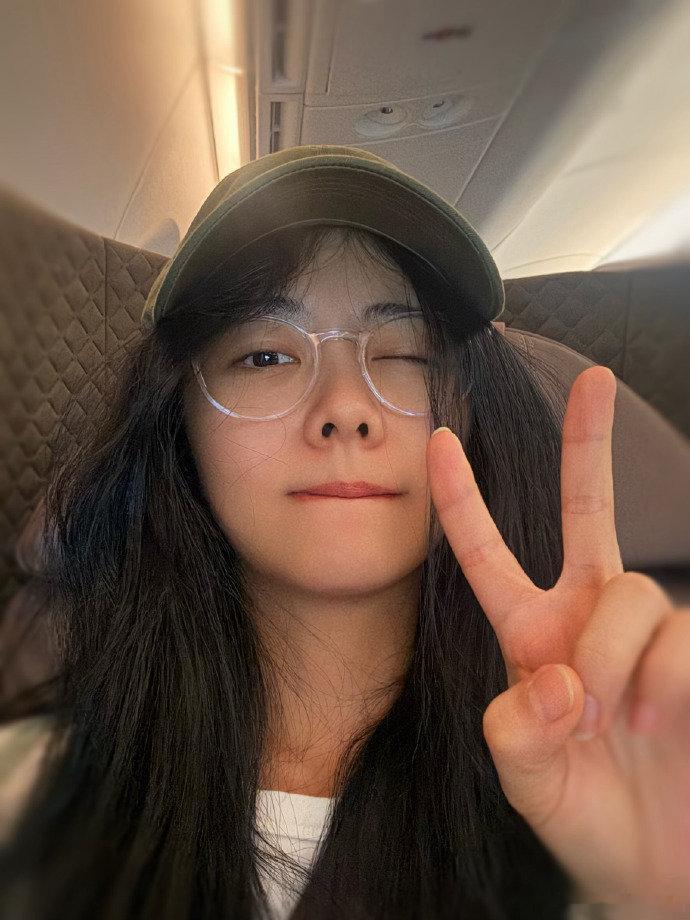 谭松韵开启假期模式谭松韵：接下来的行程发呆吃美食看美景勿念一切安好可能