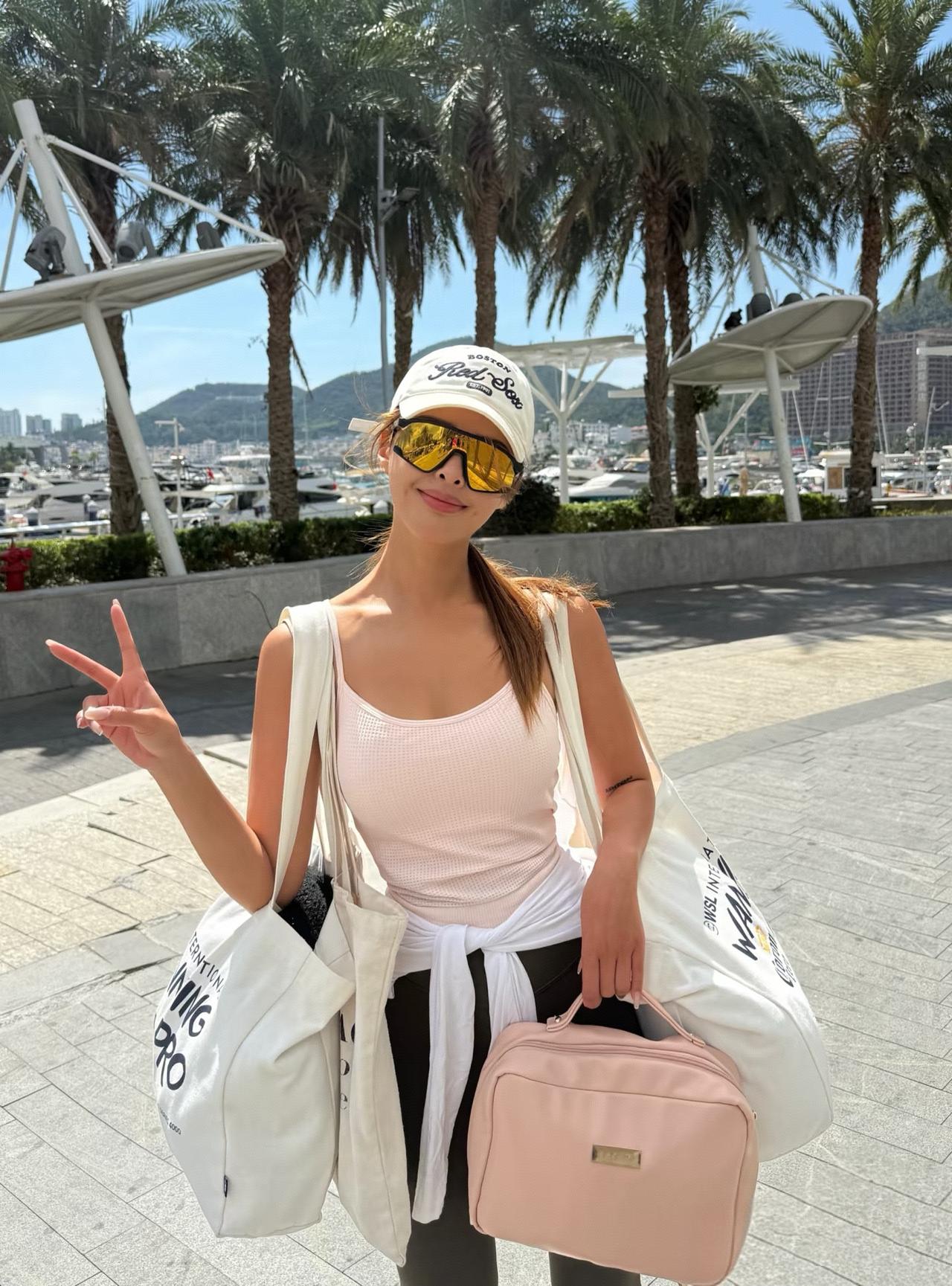 阳光明媚，度假时光