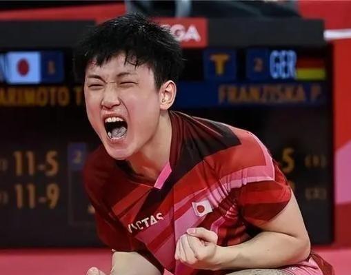 2022年，已经成为日本国籍的乒乓球天才张本智和，准备回到四川老家祭祖，然而却遭