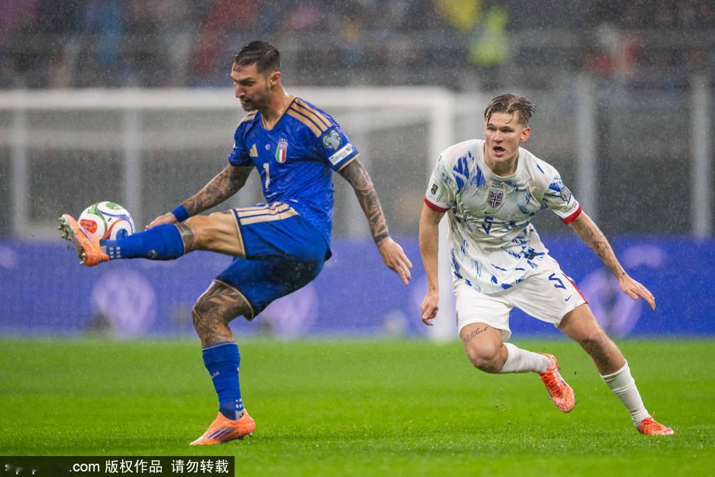 世预赛欧洲区小组赛I组迎来最后一轮生死大战，意大利坐镇主场梅阿查球场迎战小组“领