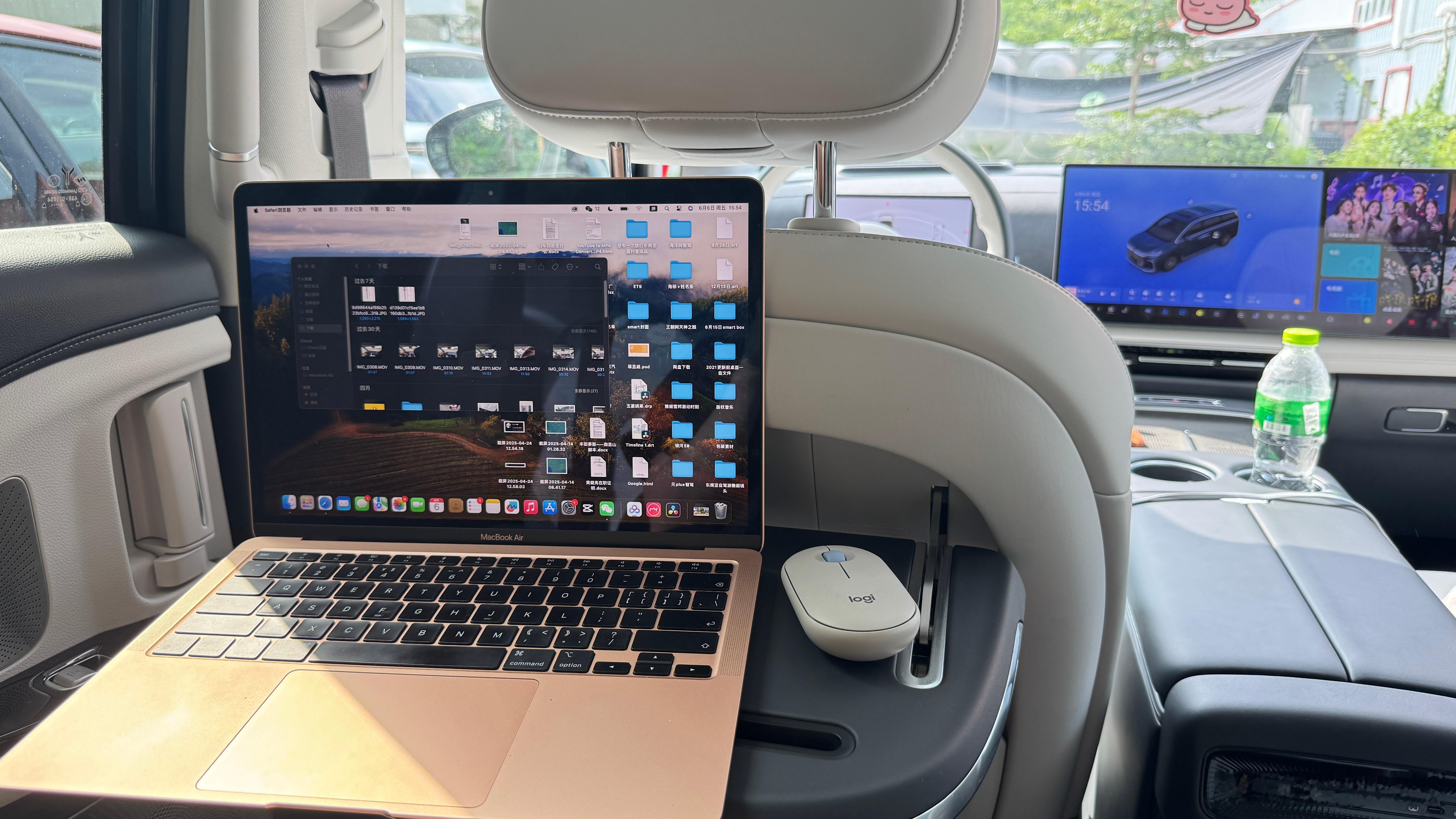 今天开梦想家回到公司🚗娃说要妈妈抱着睡午觉，但我又要忙工作他就说：“那我去第三