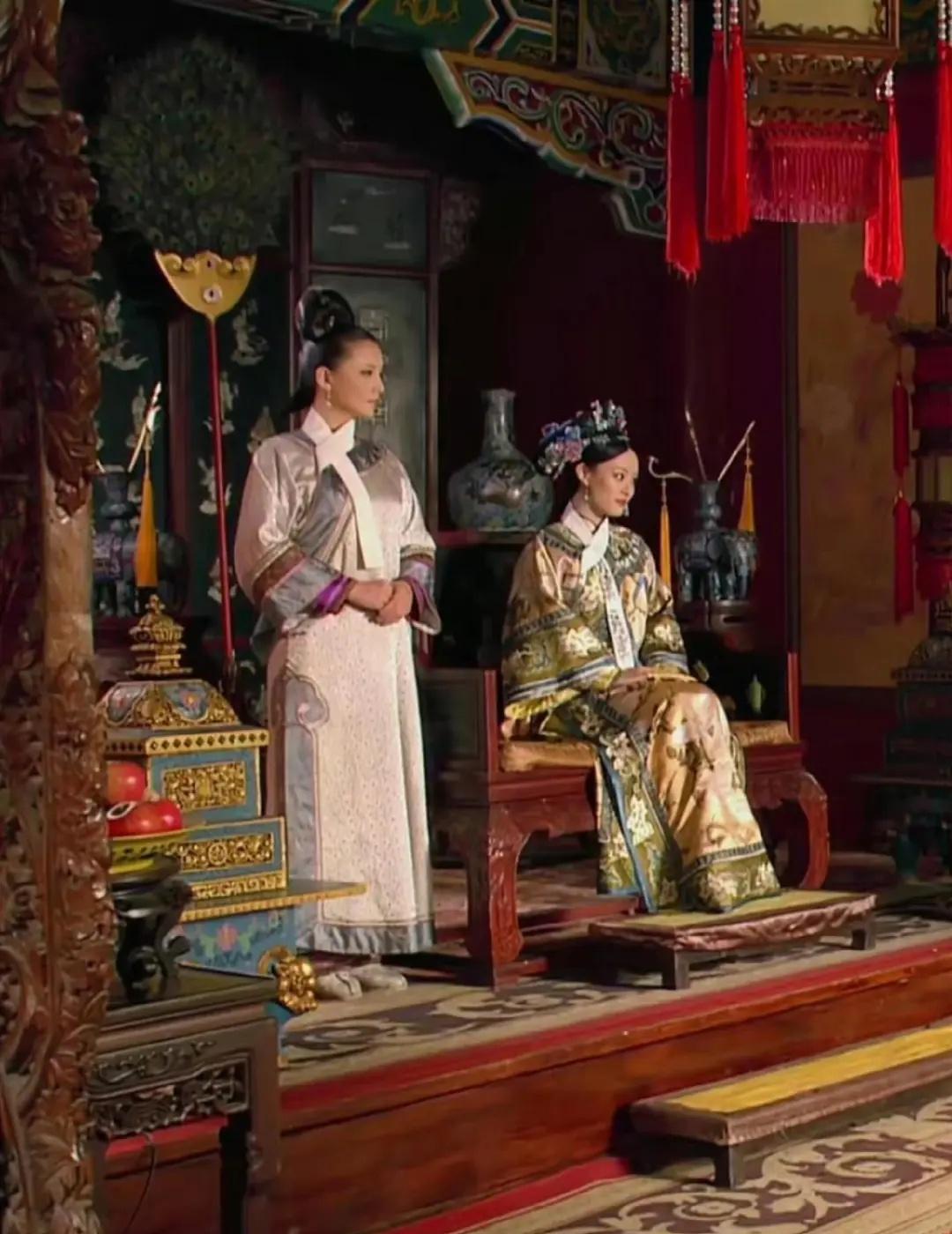穿帮镜头之甄嬛传🤣永寿宫正殿左下角桌子底下有根电线​​​甄嬛传影视剧