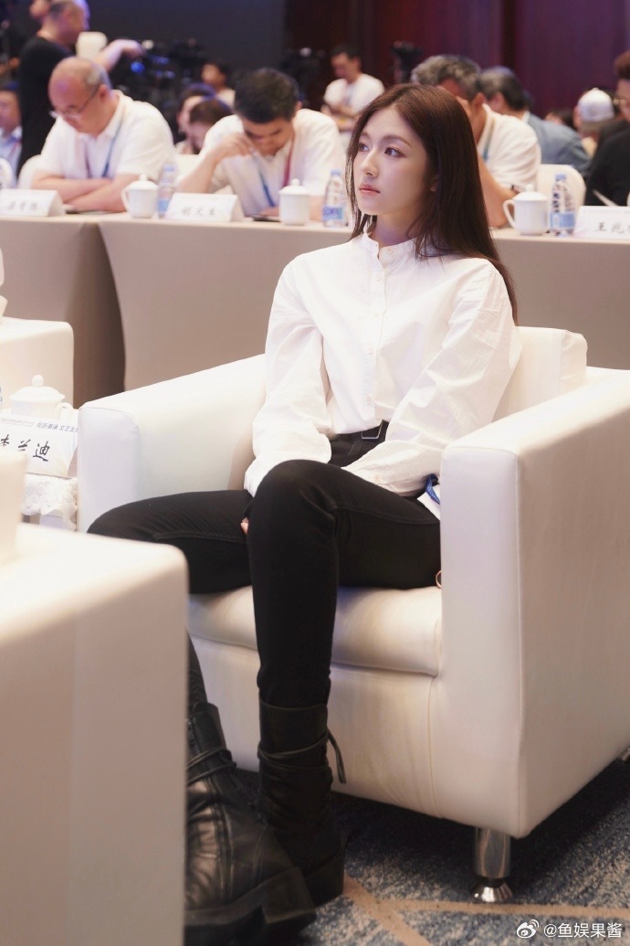 李兰迪2025现偶古偶有效破圈李兰迪凭什么在2025成功破圈？是《滤镜》里对不