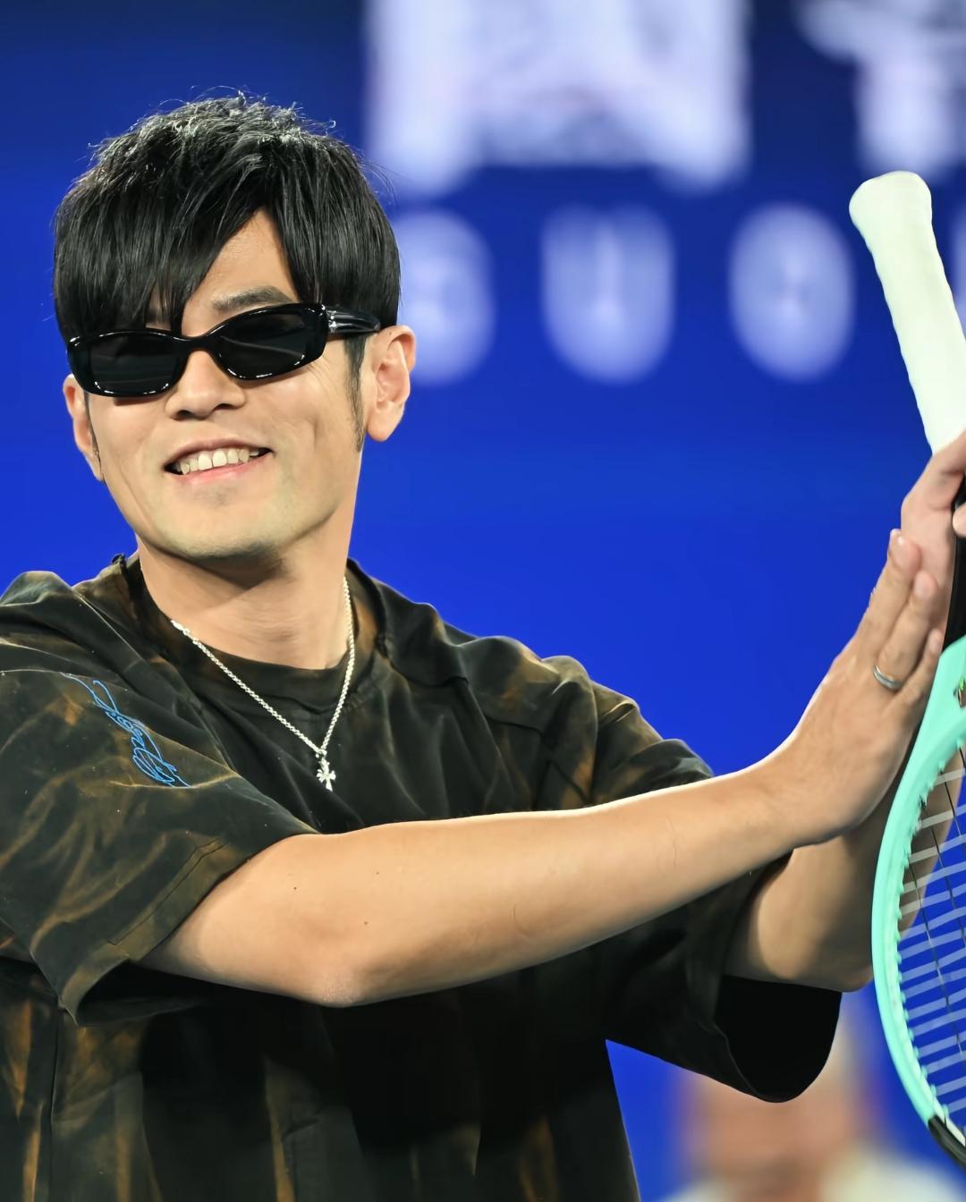 周杰伦除了喜欢唱歌，还喜欢打篮球，除了喜欢打篮球，周杰伦还有一个爱好，那