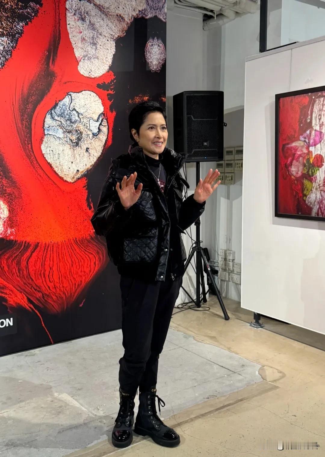 果然啊，时光对美人也温柔有情，总想着让她们老的再慢一点。她曾经是Tvb当家花旦