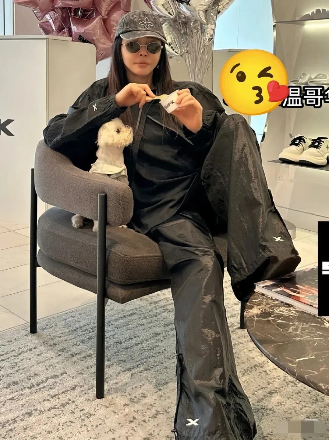 王祖贤随便打扮打扮就好有型！身上依旧有当年的神韵​​​