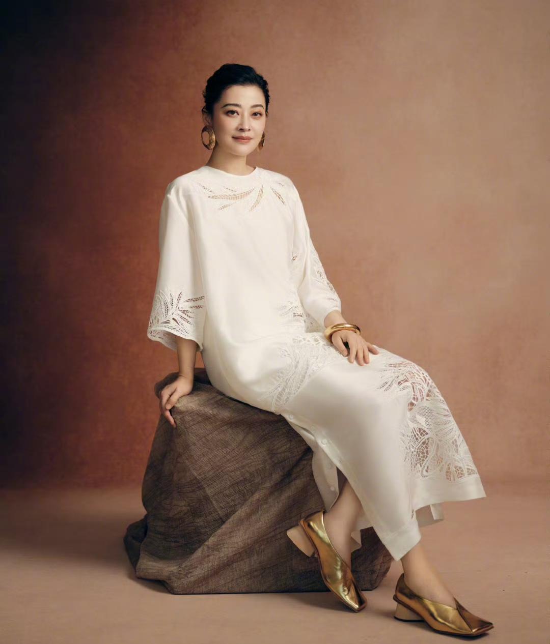 梅婷近照好美呀穿搭美得让人尖叫不已不过美中不足的是她脚上穿的鞋子感觉有点吓