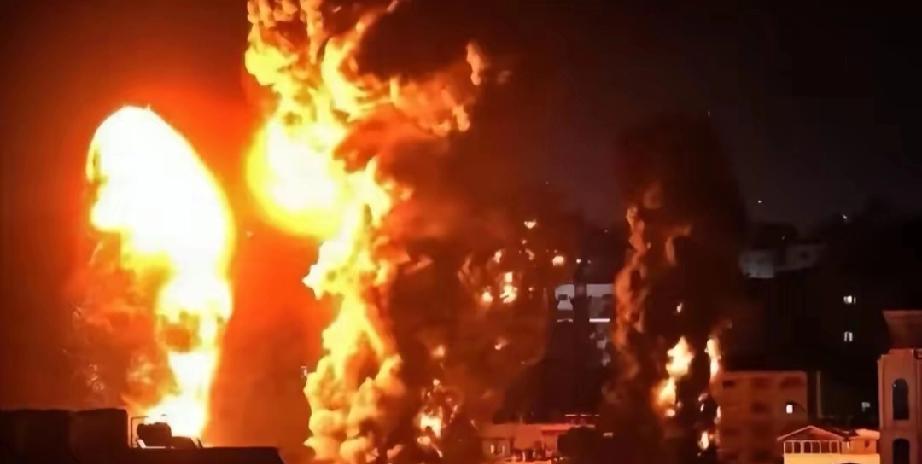 向油轮开火！伊朗一声令下，特朗普又输了​​4月18日，全球能源大动脉霍尔木兹海