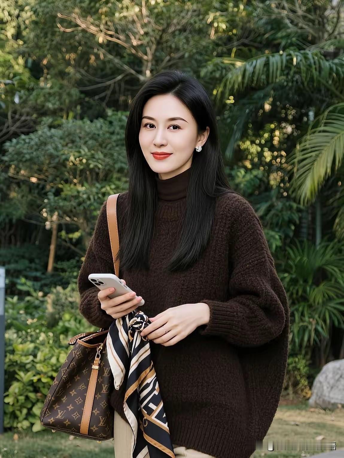 手机相册里，有一张随拍宛如一颗遗落的星辰，在时光长河中闪烁着独特光芒。它不喧嚣，